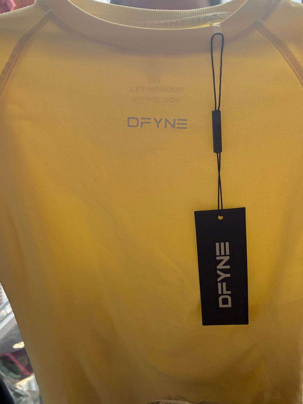 Dfyne Short Sleeve Top Shorts Set Pale Yellow gym stretch nwt s m l - Picture 3 of 4